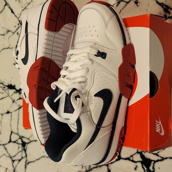 Nike cross trainer low sz 6.5 wmns 8 - Picture 1 of 3